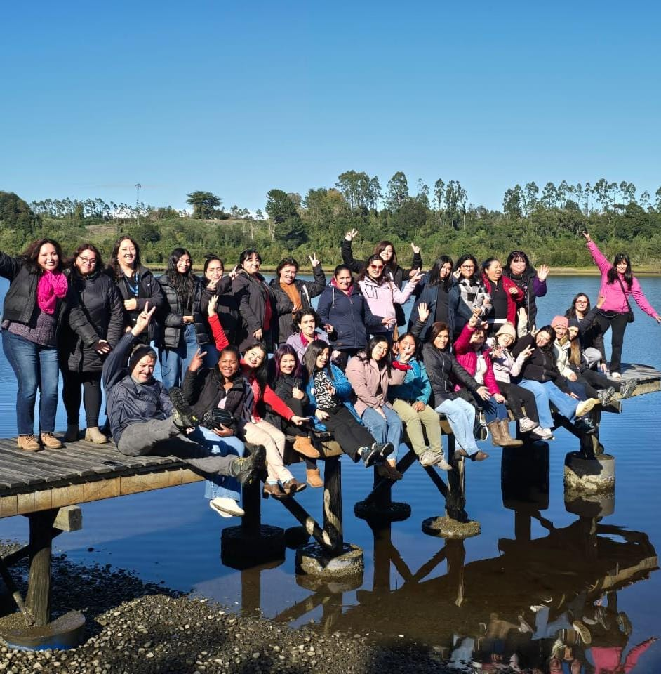 Grupo participando en una jornada de autocuidado de equipos en Paraíso Wilkeco