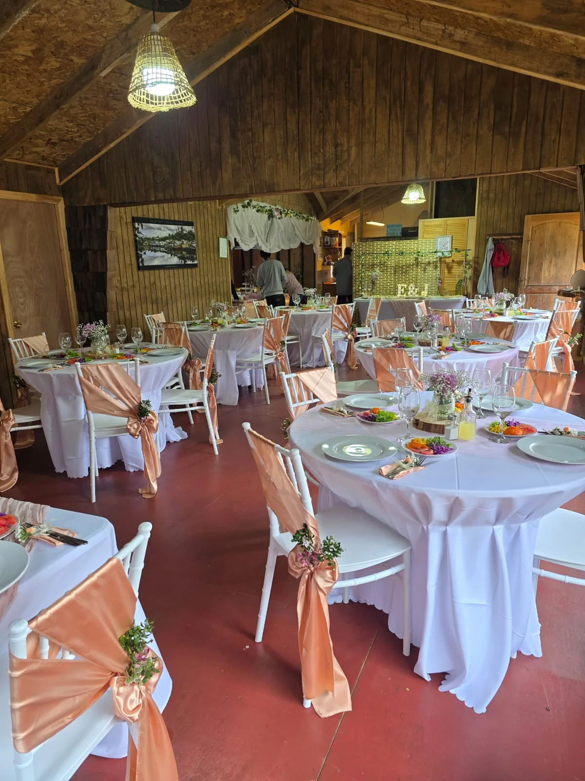 Salón preparado para una celebración en Paraíso Wilkeco